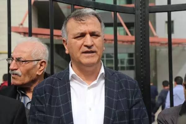Hdp Eş Genel Başkanı Yüksekdağ, Mersin'de Yargılanıyor Hdp Eş Genel Başkanı Yüksekdağ, Mersin'de Yargılanıyor