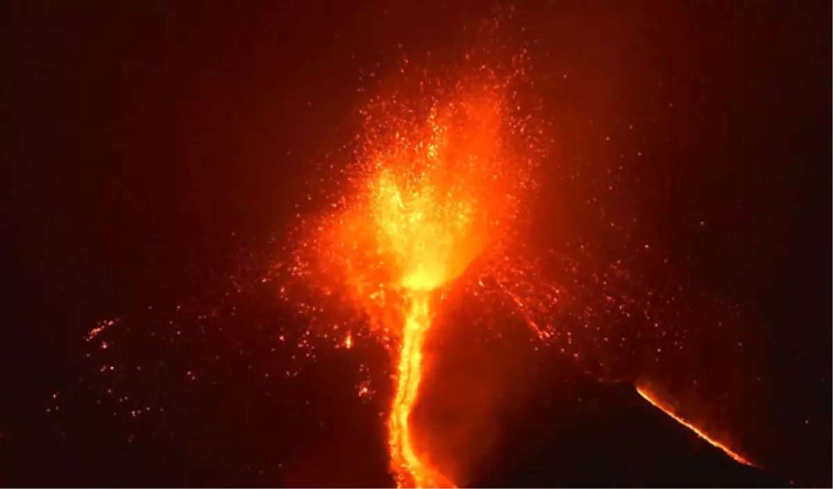 İtalya'da Etna Yeniden Faaliyete Geçti