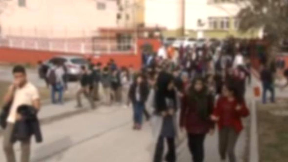 Lisede Kantinci Çırağı Dehşeti! 4 Öğrenciyi Bıçakladı