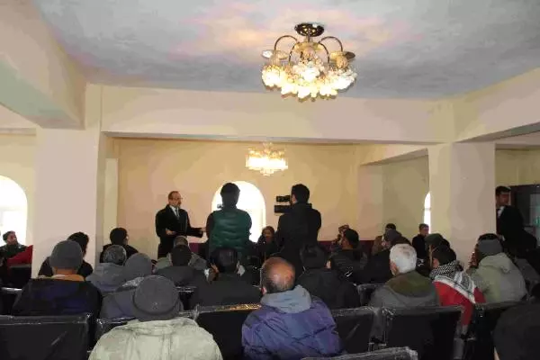 Muş Valisi Yavuz Köylerde Muş Valisi Yavuz Köylerde