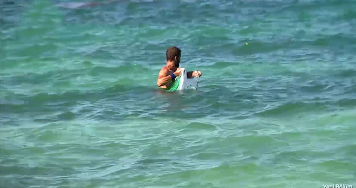 Survivor'da Adem Yine Adadaki Balıkları Kuruttu