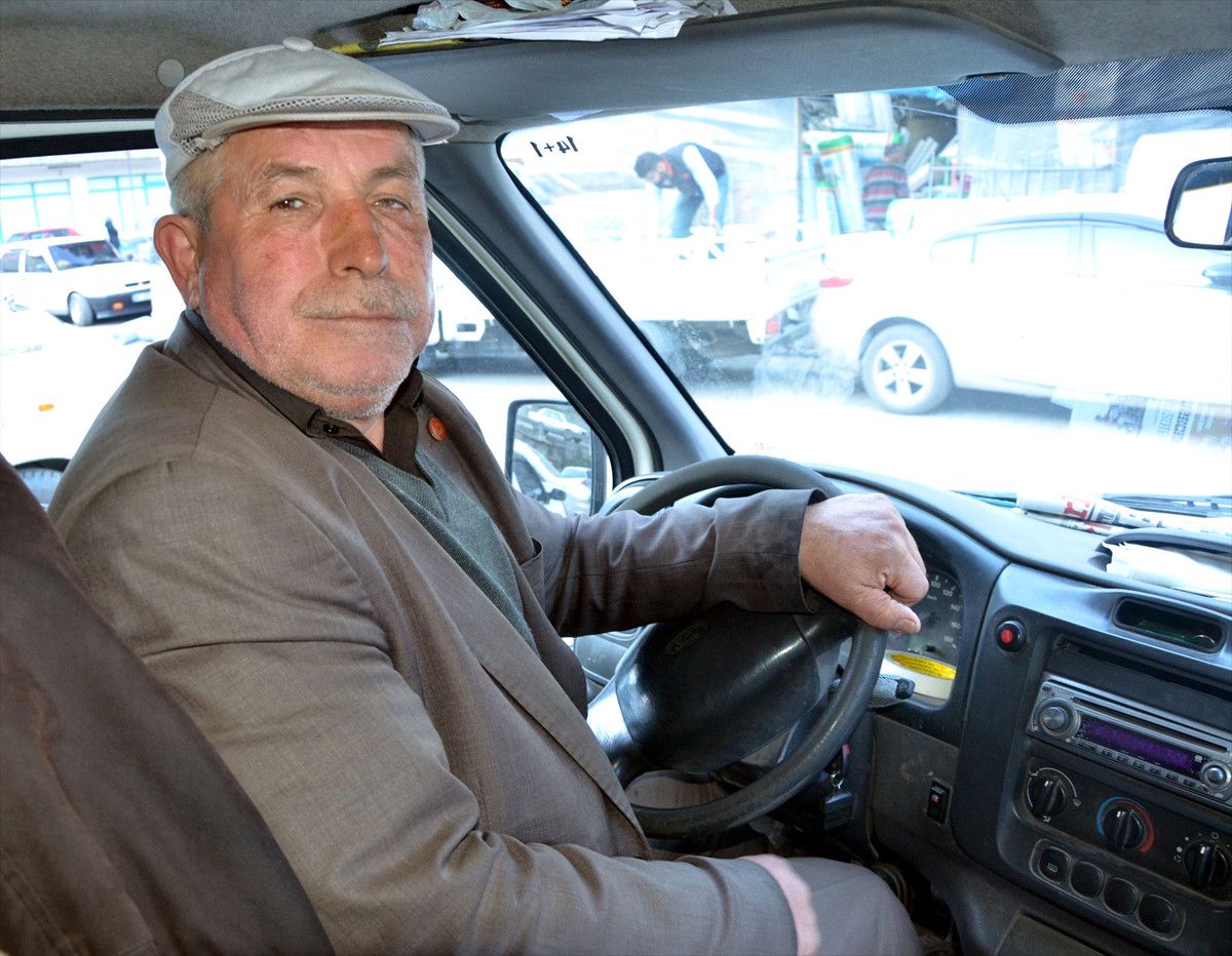 Köyüne Hem Muhtarlık Hem Minibüs Şoförlüğü Yapıyor