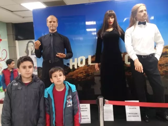 Ünlülerin Balmumu Heykelleri Salihli'de Ünlülerin Balmumu Heykelleri Salihli'de