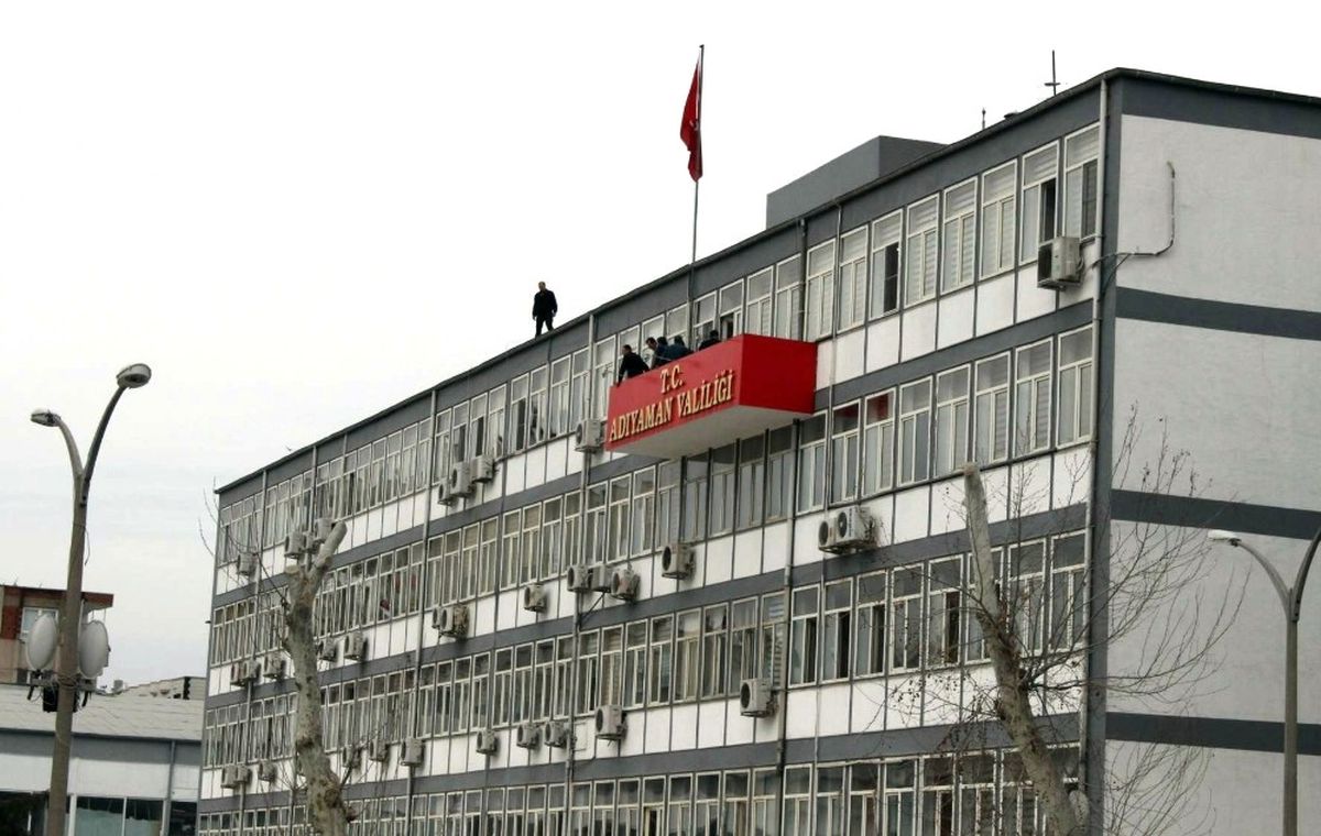 Valilik Binasında İntihar Girişiminde Bulunan Şahsı Vali Erin İkna Etti