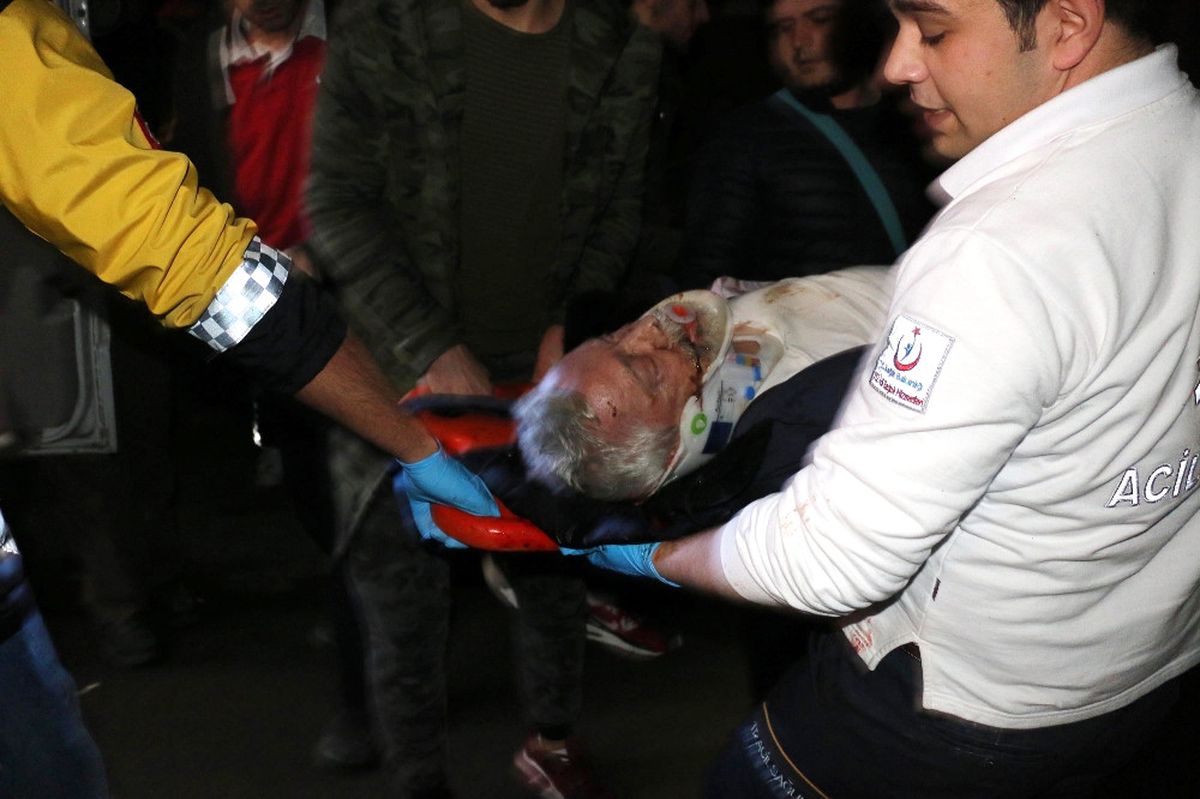 Yerdeki Inşaat Demiri Yaşlı Adamı Canından Ediyordu