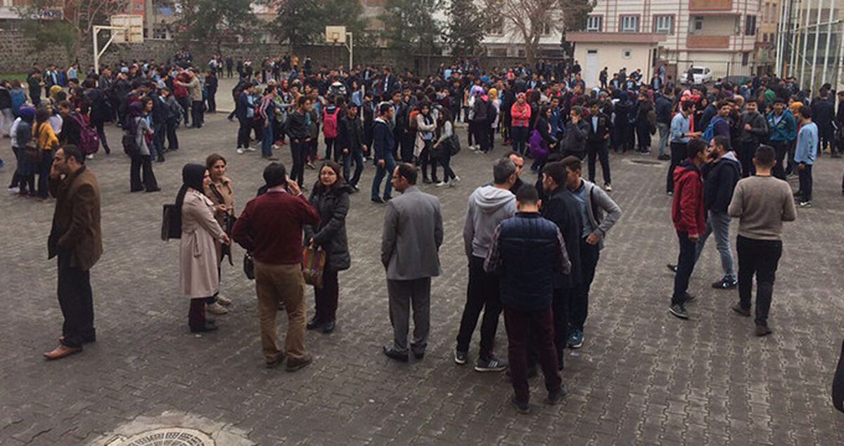 Adıyaman'daki Deprem Anı ve Sokaktaki Panik Kamerada!