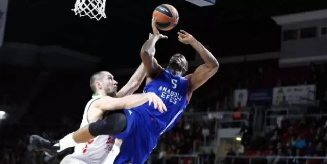 Anadolu Efes, Unıcs Kazan Deplasmanında