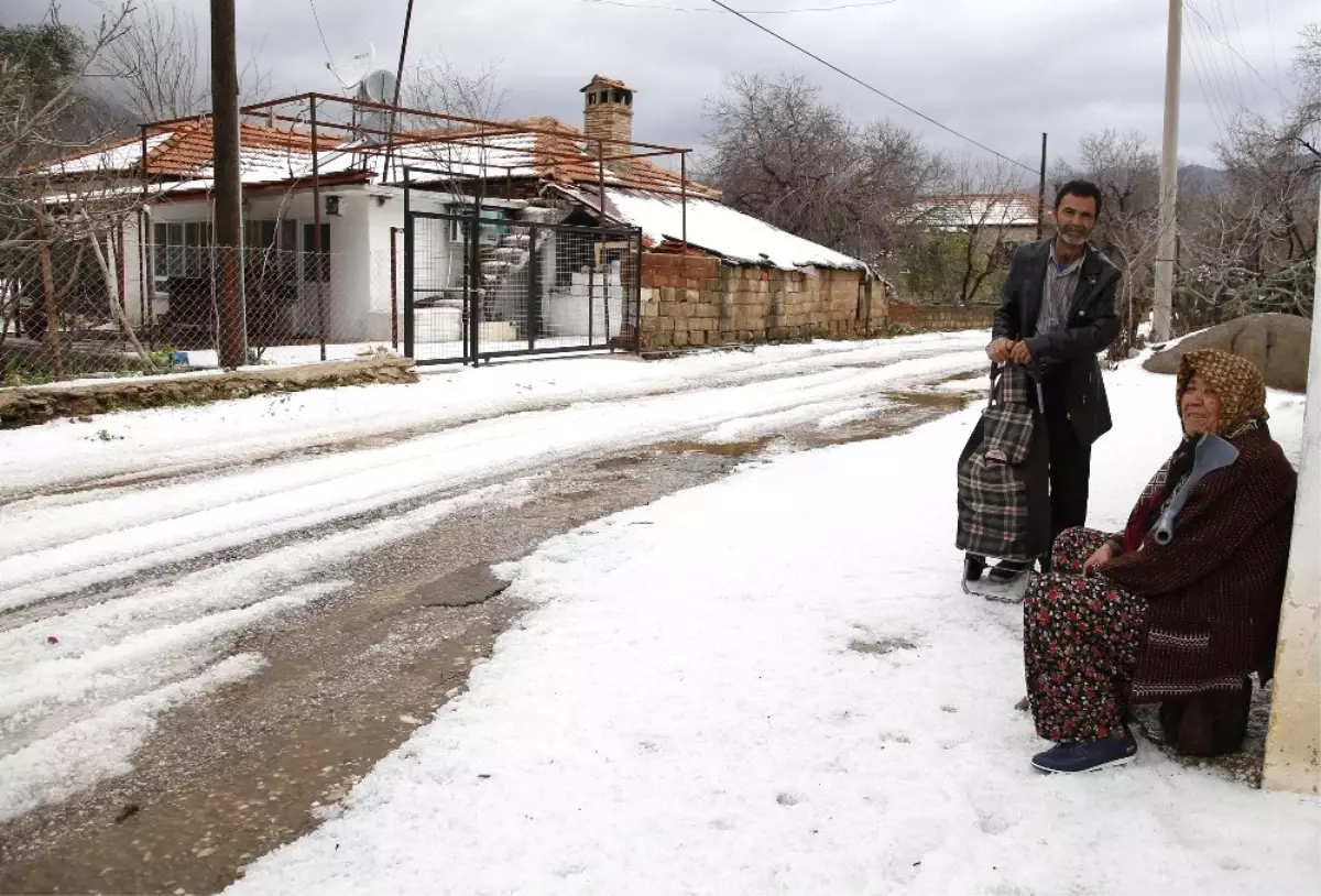 Antalya Döşemealtı Beyaza Büründü