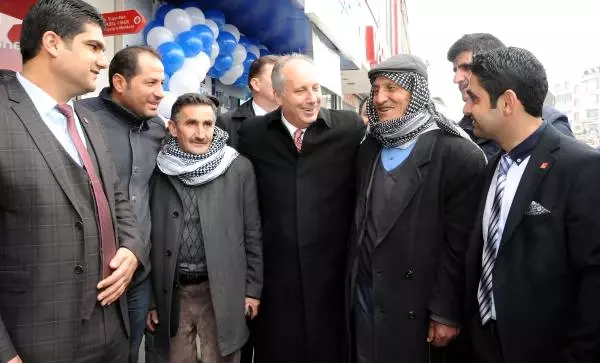CHP Heyeti Van'da Referandumu Değerlendirdi CHP Heyeti Van'da Referandumu Değerlendirdi