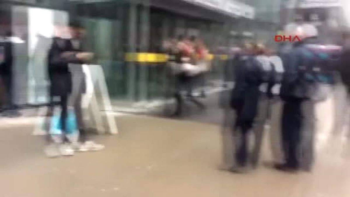 Kanada'da Bir Üniversitede Bomba İhbarı Yapıldı, Binalar Tahliye Edildi