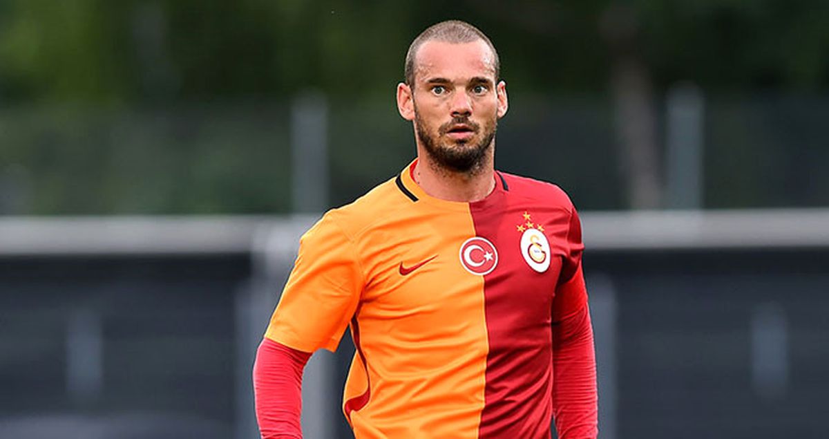 Galatasaray'da Sneijder Sakatlığı Nedeniyle Antrenmanı Yarıda Bıraktı