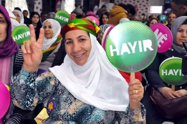 Hdp'li Erdoğmuş: Bizim Anayasa Anlayışımız, Metnin Başına 'Özgürlüğün Dokunulmazlığı' Olmazsa... Hdp'li Erdoğmuş: Bizim Anayasa Anlayışımız, Metnin Başına 'Özgürlüğün Dokunulmazlığı' Olmazsa...