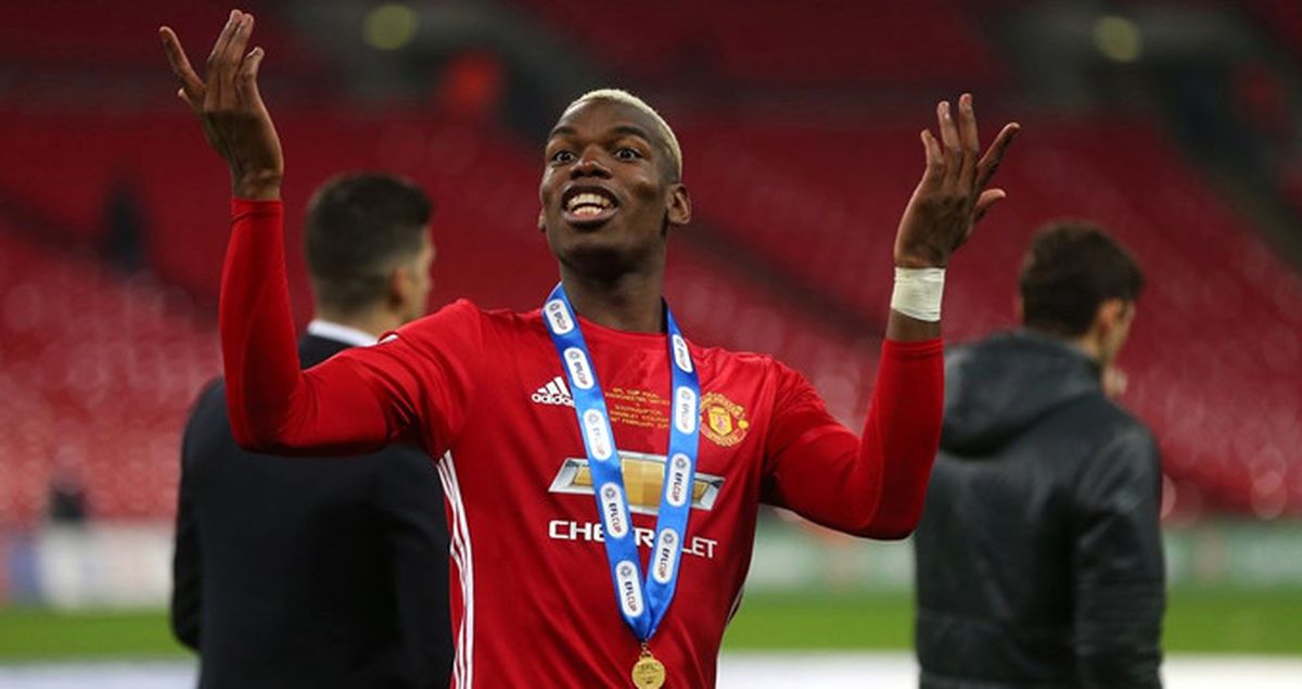 Manchester United Taraftarı, Pogba İmza Vermeyince Tabak Fırlattı