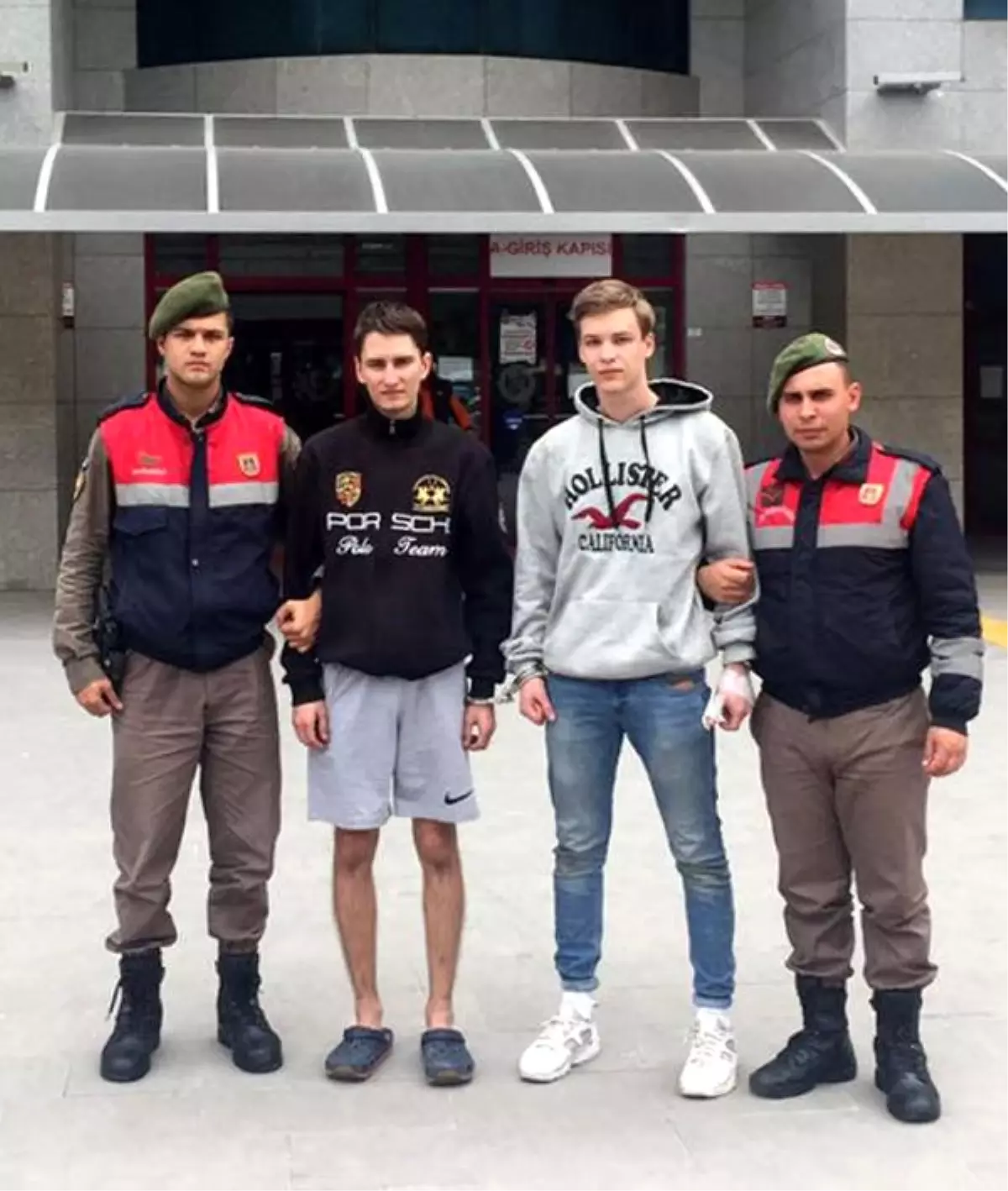 2 Rus Turist Hırsızlıktan Tutuklandı
