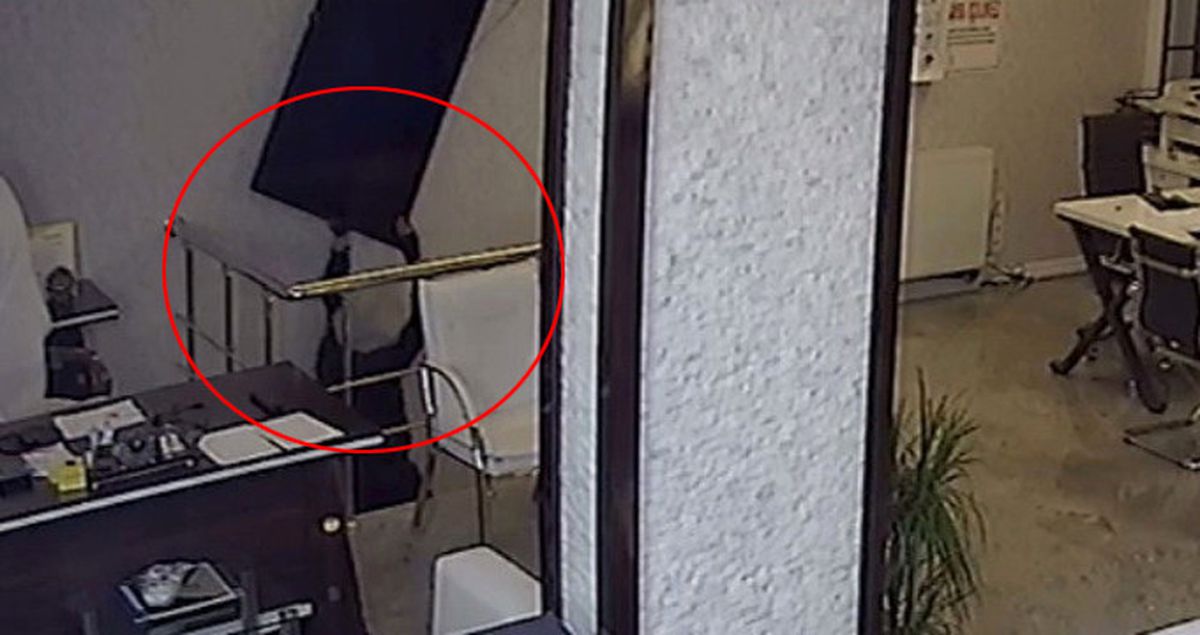 Şaşkın Hırsız, Çalmak İstediği Televizyonu Kafasına Düşürdü