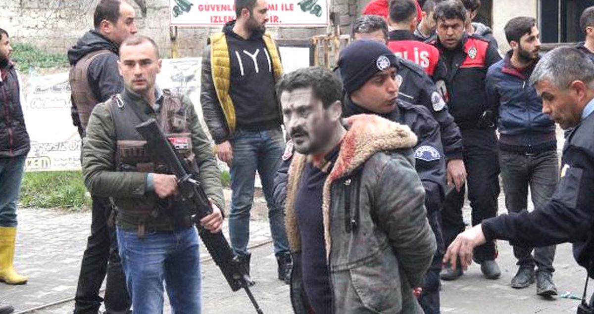 Bakan İsmet Yılmaz'ın Korumaları Silahlı Kavgaya Müdahale Etti