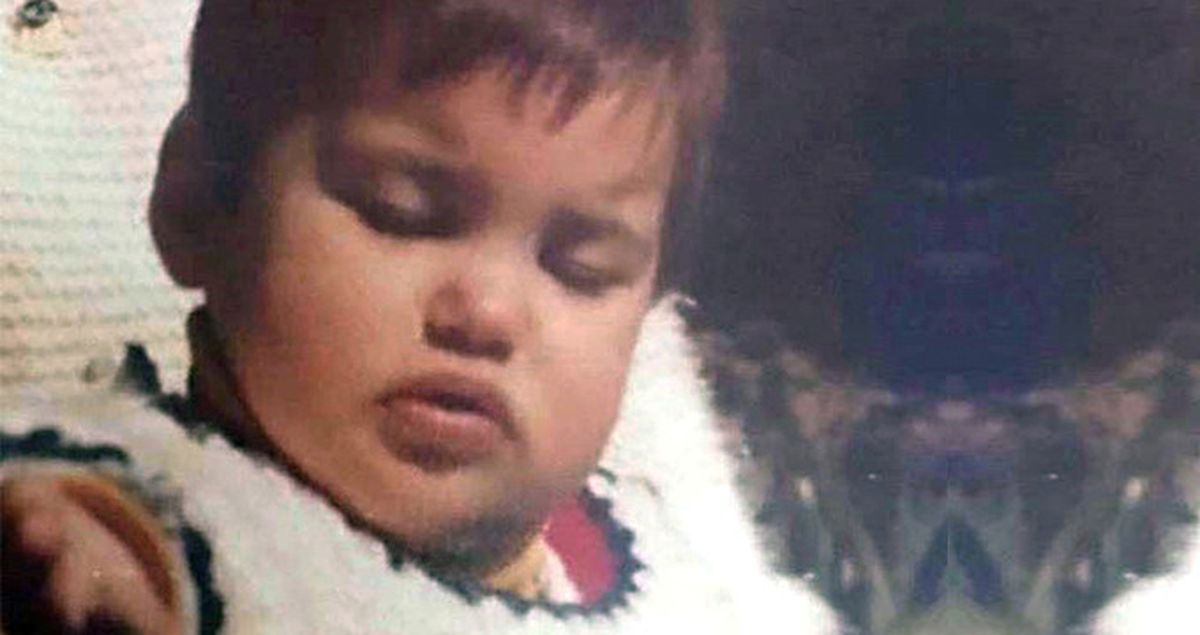 Çağla Şıkel Bebeklik Fotoğrafını Paylaştı! Görenler Gözlerine İnanamadı