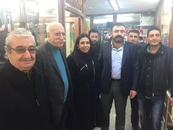 CHP'li Gülay Yedekci Referandum Çalışmaları Kapsamında Kapalıçarşı Esnafını Ziyaret Etti CHP'li Gülay Yedekci Referandum Çalışmaları Kapsamında Kapalıçarşı Esnafını Ziyaret Etti