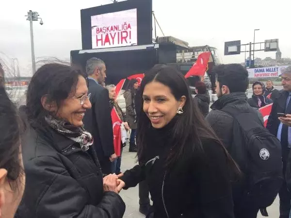 CHP'li Gülay Yedekci Referandum Çalışmaları Kapsamında Kapalıçarşı Esnafını Ziyaret Etti CHP'li Gülay Yedekci Referandum Çalışmaları Kapsamında Kapalıçarşı Esnafını Ziyaret Etti