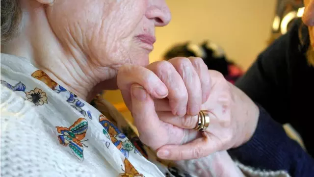Çift Dil Konuşmak Alzheimer'dan Korunmaya Yardımcı