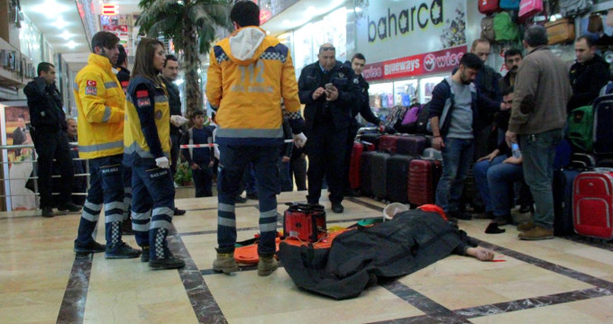 İş Merkezinin 4'üncü Katından Düşen Adam Hayatını Kaybetti