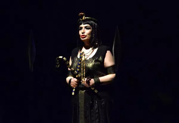 Kilikya'nın Kadınları' Alkışlandı Kilikya'nın Kadınları' Alkışlandı