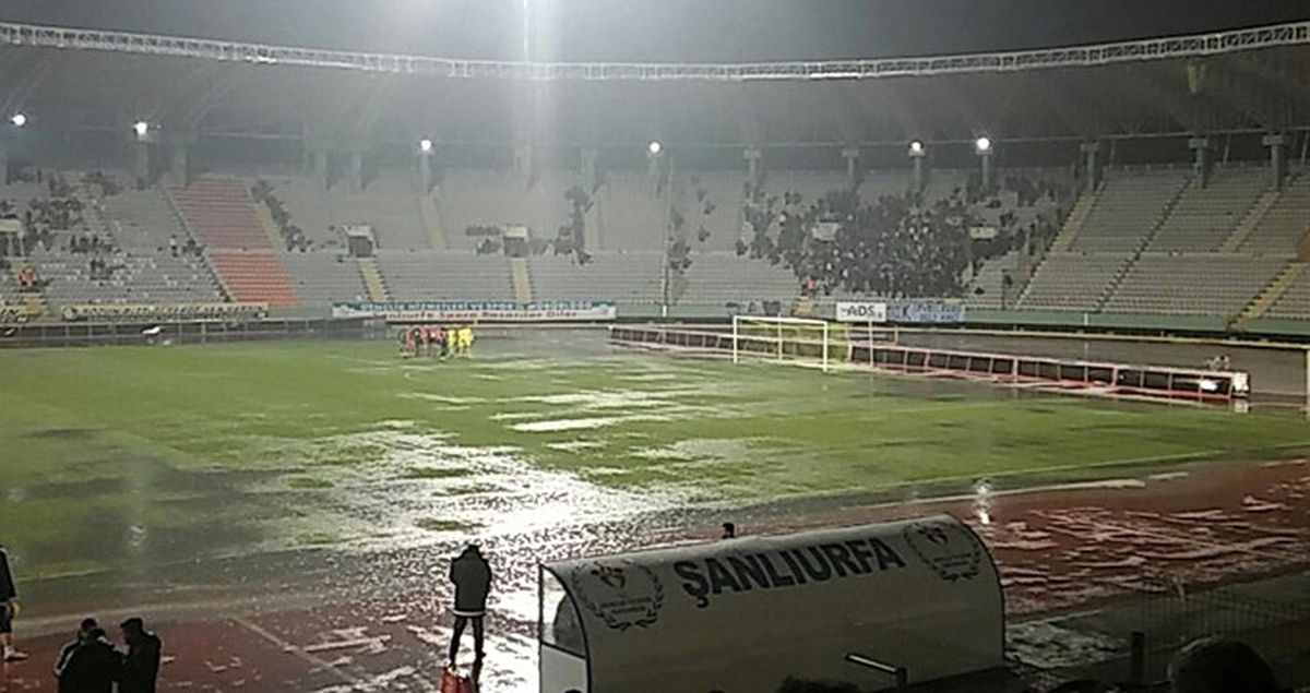 Şanlıurfaspor-Adana Demirspor Karşılaşması Yoğun Yağış Sebebiyle Ertelendi