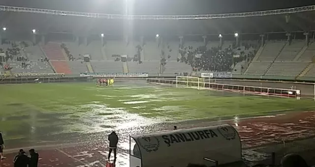 Şanlıurfaspor-Adana Demirspor Karşılaşması Yoğun Yağış Sebebiyle Ertelendi