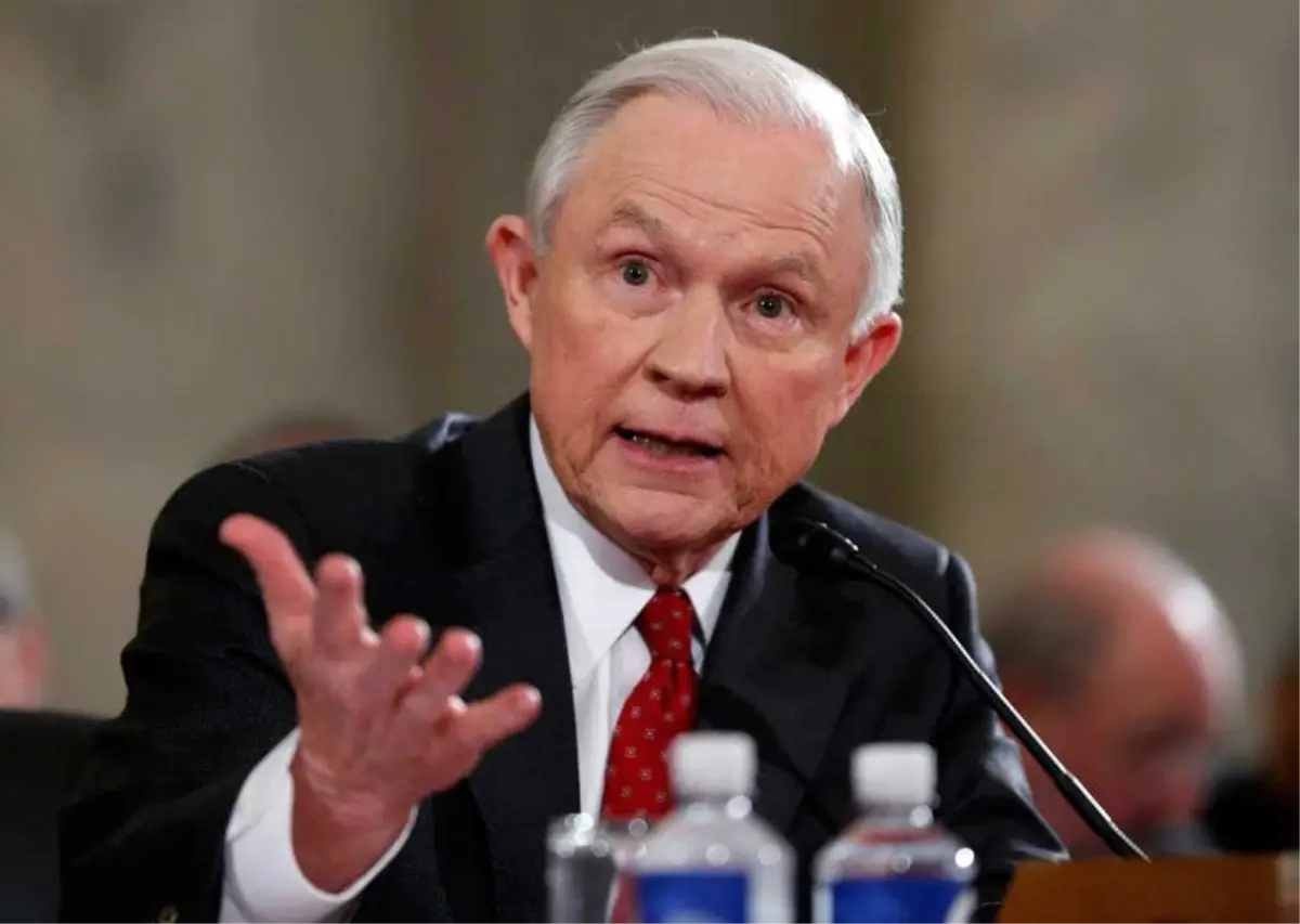Trump'ın Adalet Bakanı Jeff Sessions'a Güveni 'Tam'