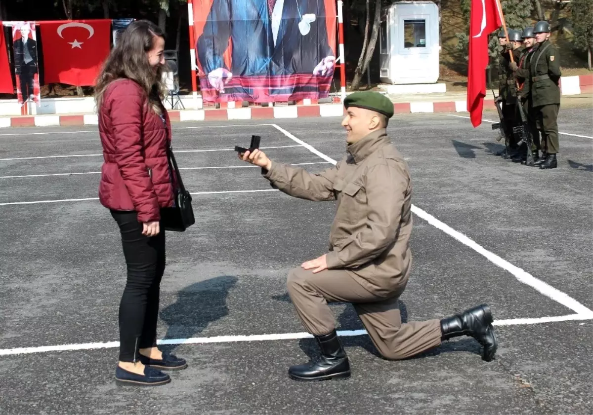 Yemin Töreninde Sürpriz Evleneme Teklifi