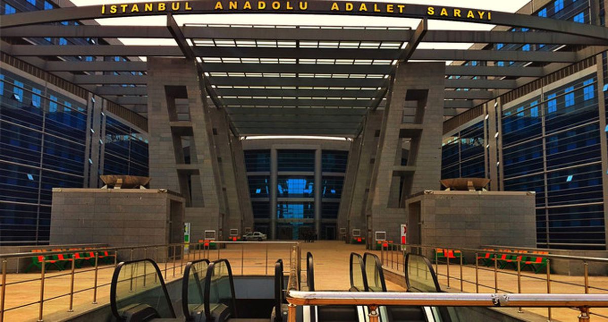 Hakimliğe Sevk Edilen Şüpheli Adliyenin İçinde İntihar Etti!