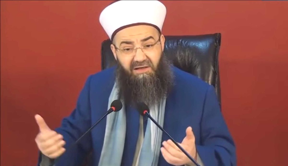 Cübbeli Ahmet Hoca YouTube'da Kendisini Takip Etmeyenleri Azarladı