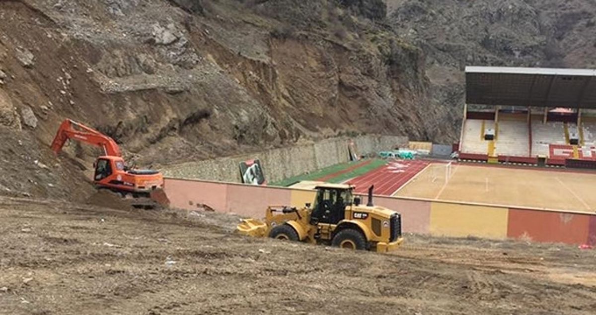 Gümüşhanespor Yönetimi, Stat Çevresini Dozerle Yıktırarak Seyirci Cezasını Deliyor