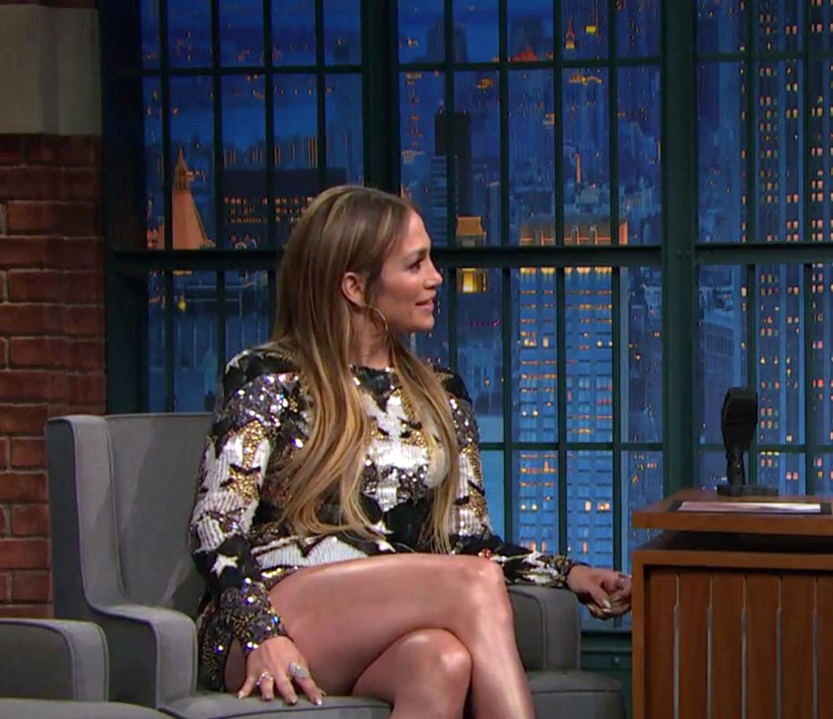 Jennifer Lopez, Giydiği Kıyafetle Ekran Başındakileri Şaşı Etti