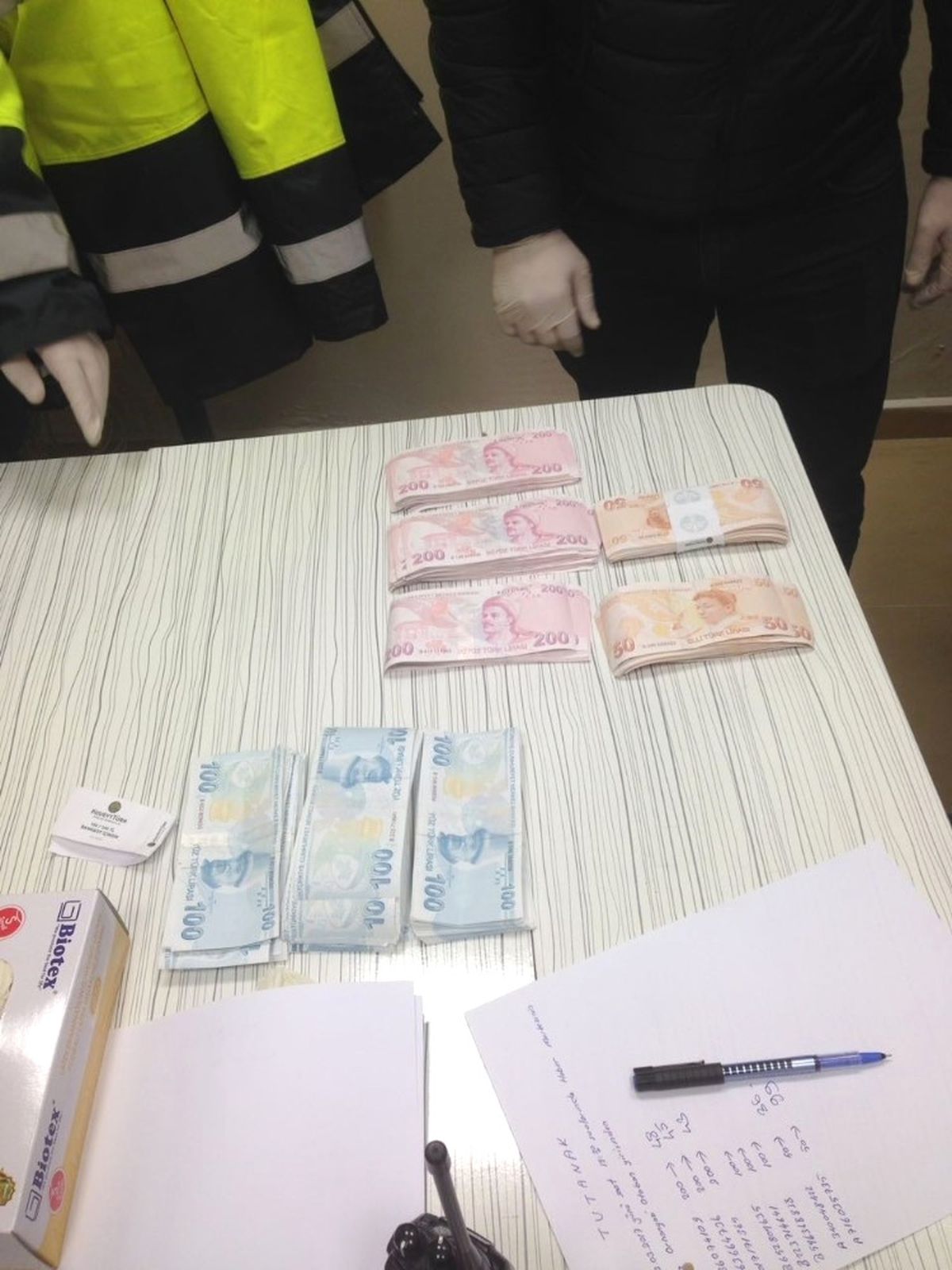 Otoyolda İçi Sahte Para Dolu Çanta Bulundu