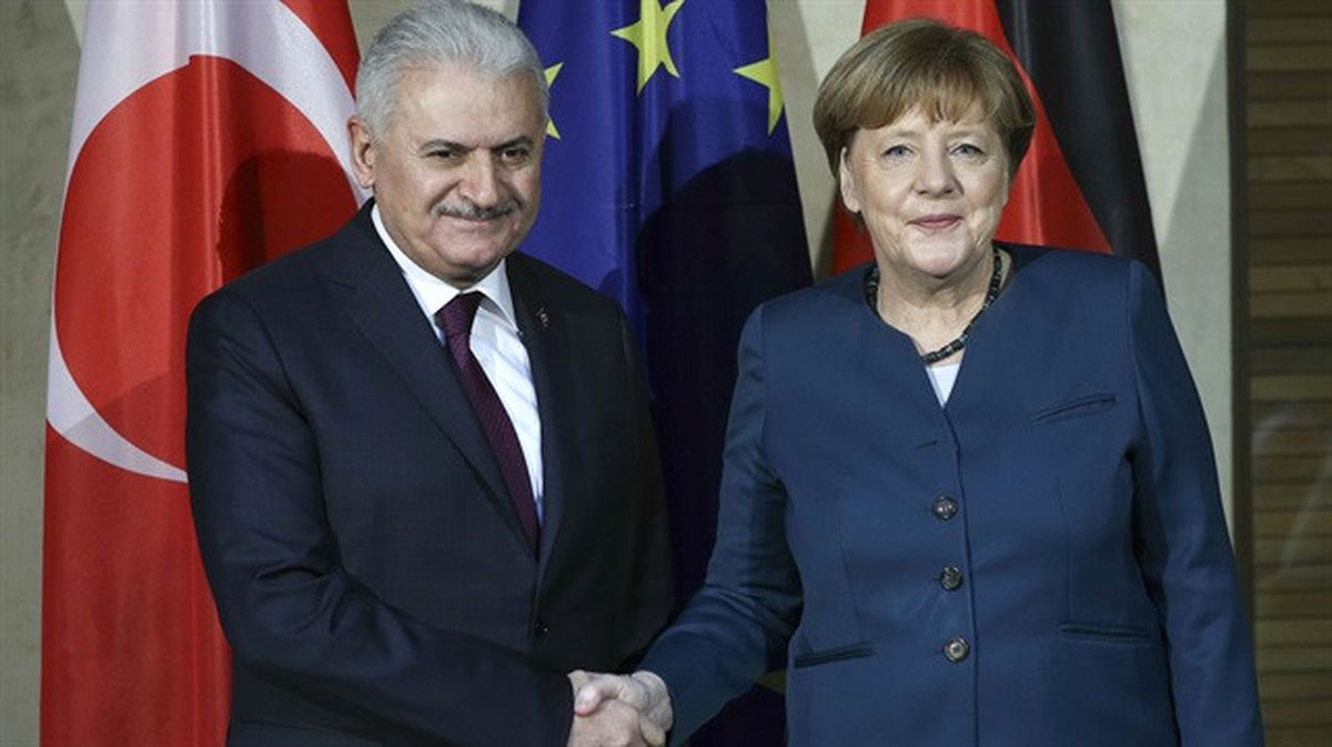 Yıldırım'ın Esprisi Mitinge Damga Vurdu: Merkel'le 5 Dakika Görüşüp Geleyim Mi?