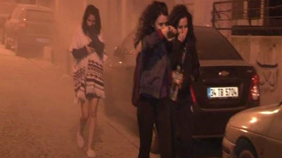 Beşiktaş'ta Kız Öğrenci Yurdunun Önündeki Yangın Paniğe Neden Oldu