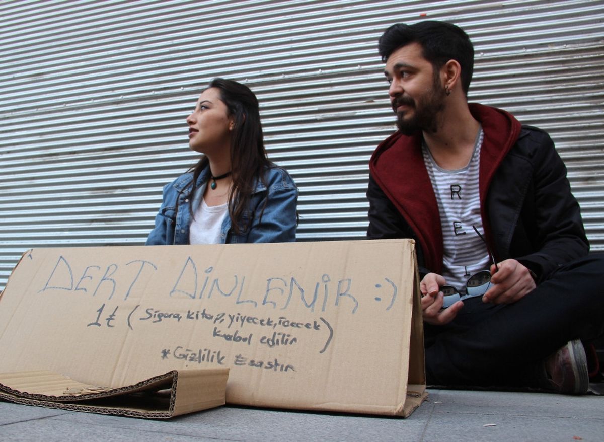 Çanakkale'de Üniversiteli Öğrencileri 1 Liraya Dert Dinliyor