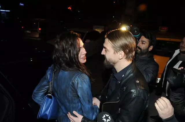 Caner Erkin, Gece Gittiği Mekanda Puro İçerken Görüntülendi Caner Erkin, Gece Gittiği Mekanda Puro İçerken Görüntülendi
