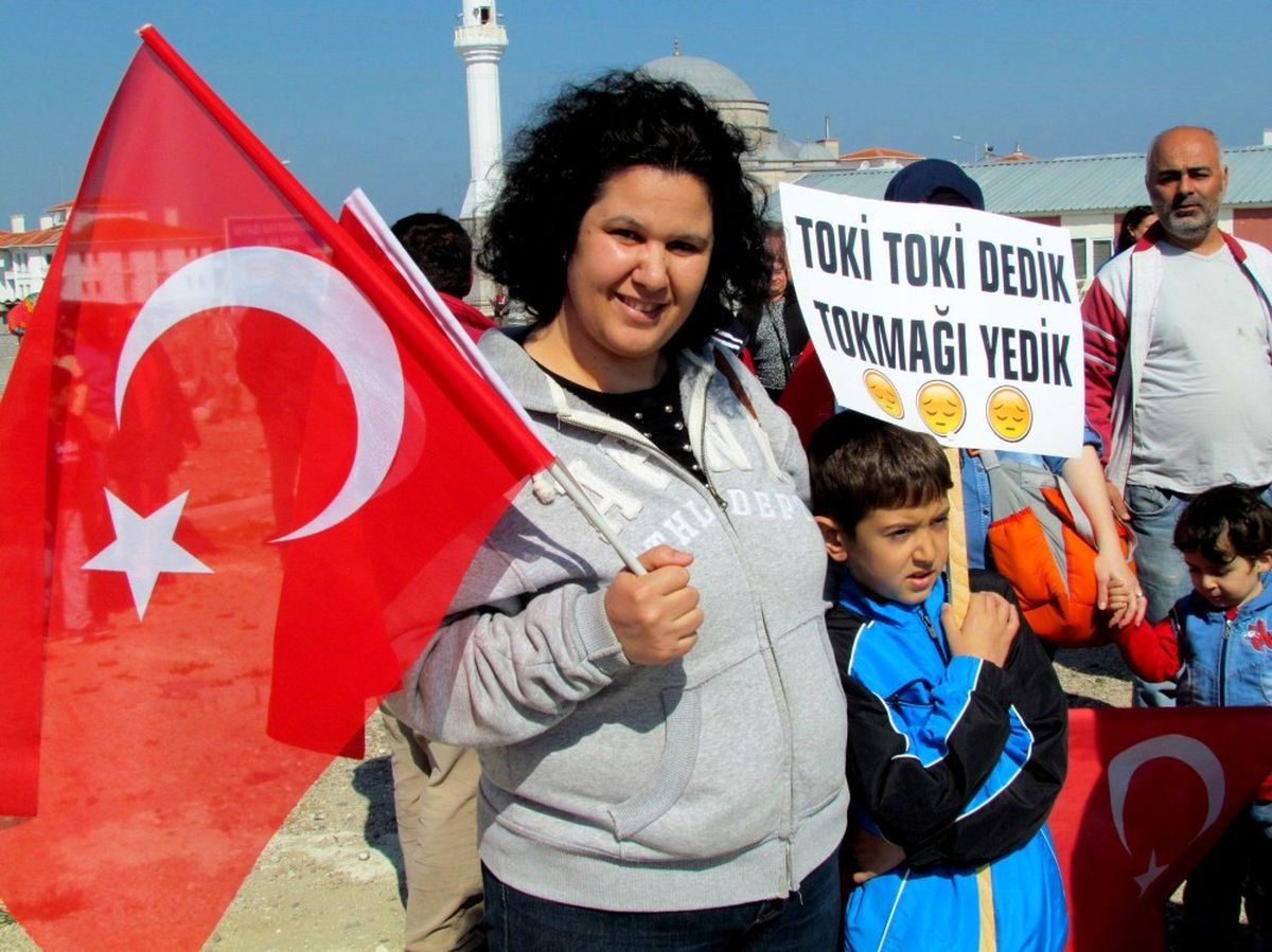 Çeşme'de TOKİ Hak Sahiplerinden Fahiş Fiyatlara Tepki