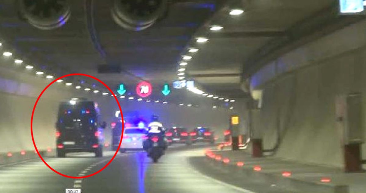 Cumhurbaşkanı Erdoğan Avrasya Tünelini Kullandı, Konvoydaki Minibüs Uyarıyla Karşılaştı