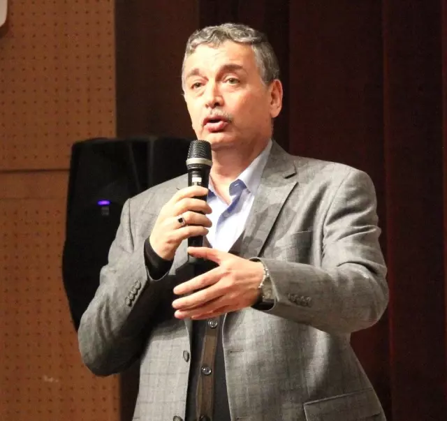 Kahramanmaraş'ta 'Kardeşlik Sınır Tanımaz' Konferansı Kahramanmaraş'ta 'Kardeşlik Sınır Tanımaz' Konferansı