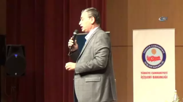 Kahramanmaraş'ta 'Kardeşlik Sınır Tanımaz' Konferansı Kahramanmaraş'ta 'Kardeşlik Sınır Tanımaz' Konferansı