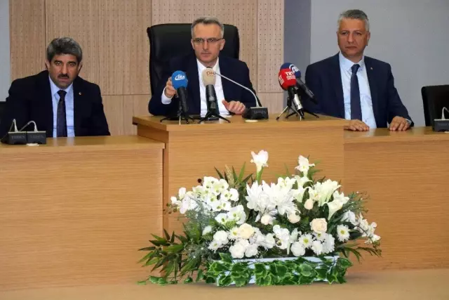Maliye Bakanı Ağbal'dan Otobüsçülere Büyük Jest Maliye Bakanı Ağbal'dan Otobüsçülere Büyük Jest