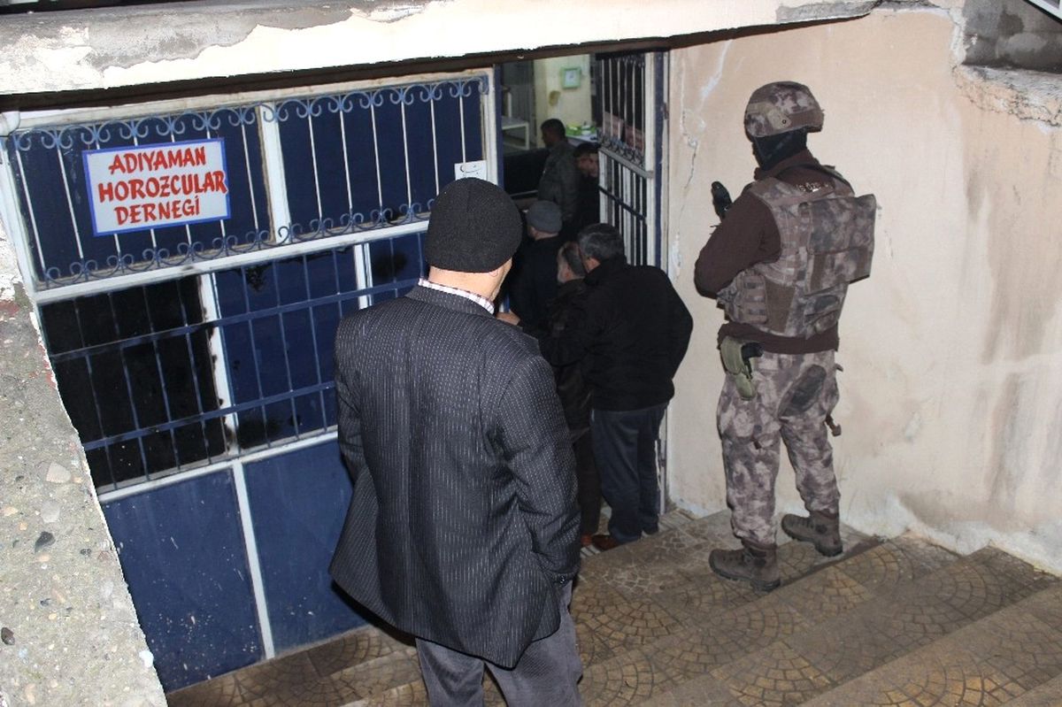 Polis, Horozcular Derneğine Yaptığı Baskında Dövüş Arenası Buldu