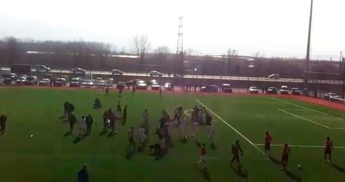 Sakarya Akyazı'daki Amatör Maçta Kavga Çıktı, 4 Futbolcu Yaralandı