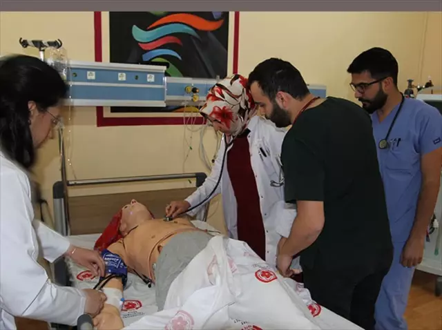 Cü'de Doktor ve Hemşire Adaylarına Simülasyonlu Eğitim
