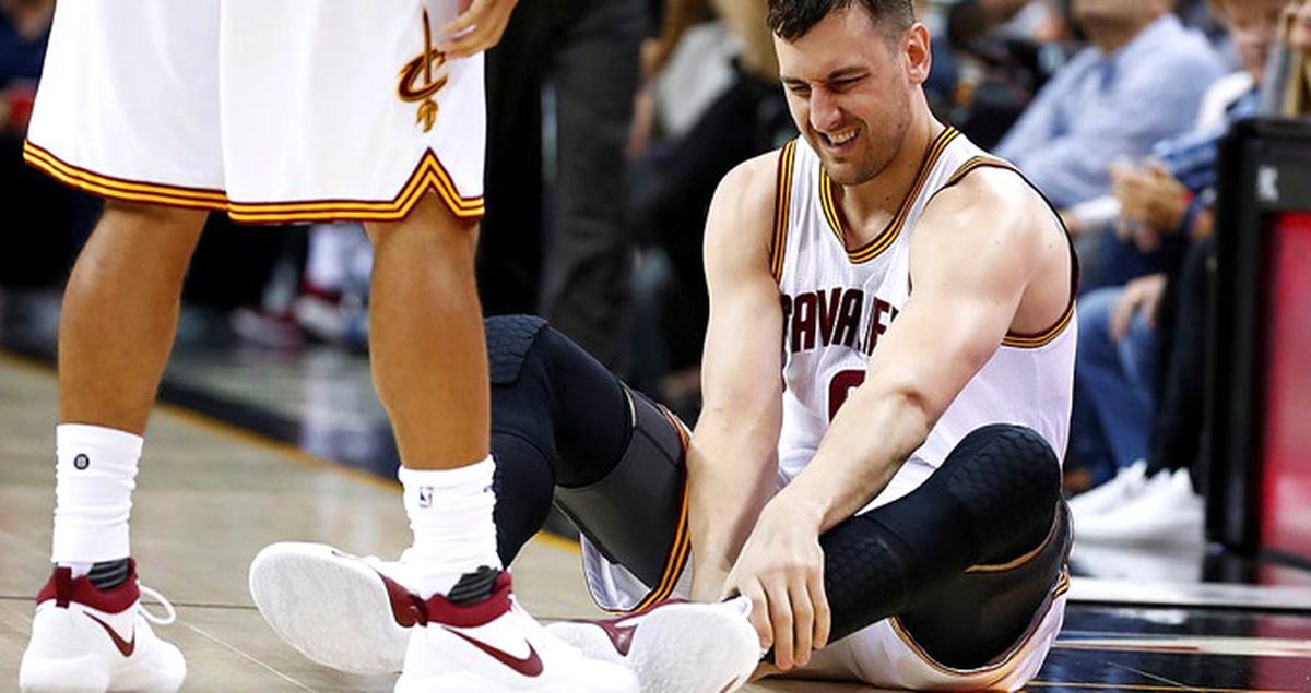 Cavaliers'ta İlk Maçına Çıkan Bogut, Bacağından Sakatlandı