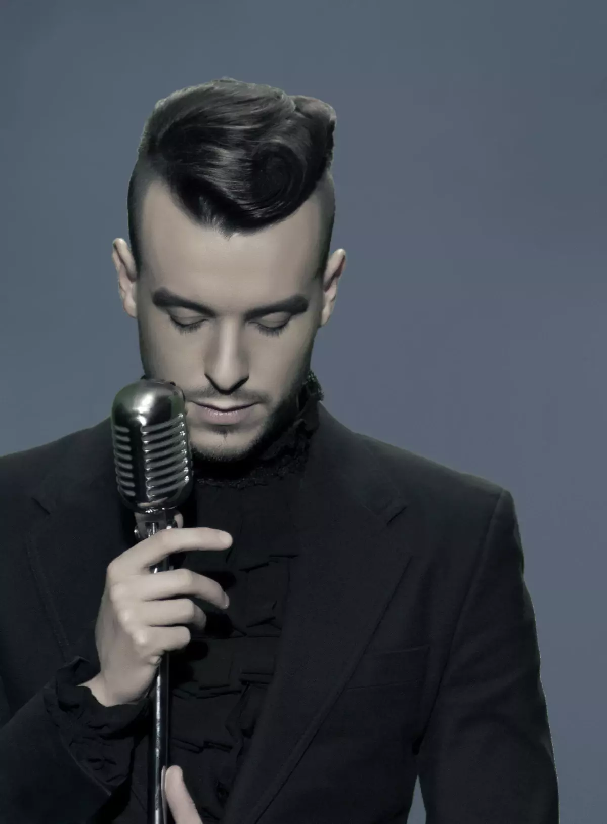Cem Adrian Köy Okullarına Kitap Toplayacak