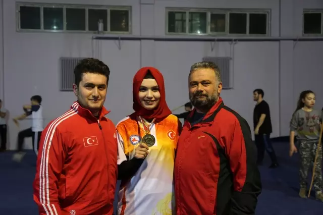 Üniversite Öğrencisi Burçin Urhan, Tai-Chi'de Dünya Şampiyonu Oldu